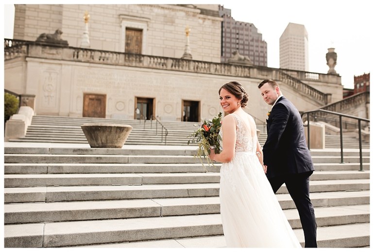 bride and groom at Indianapolis war memorial