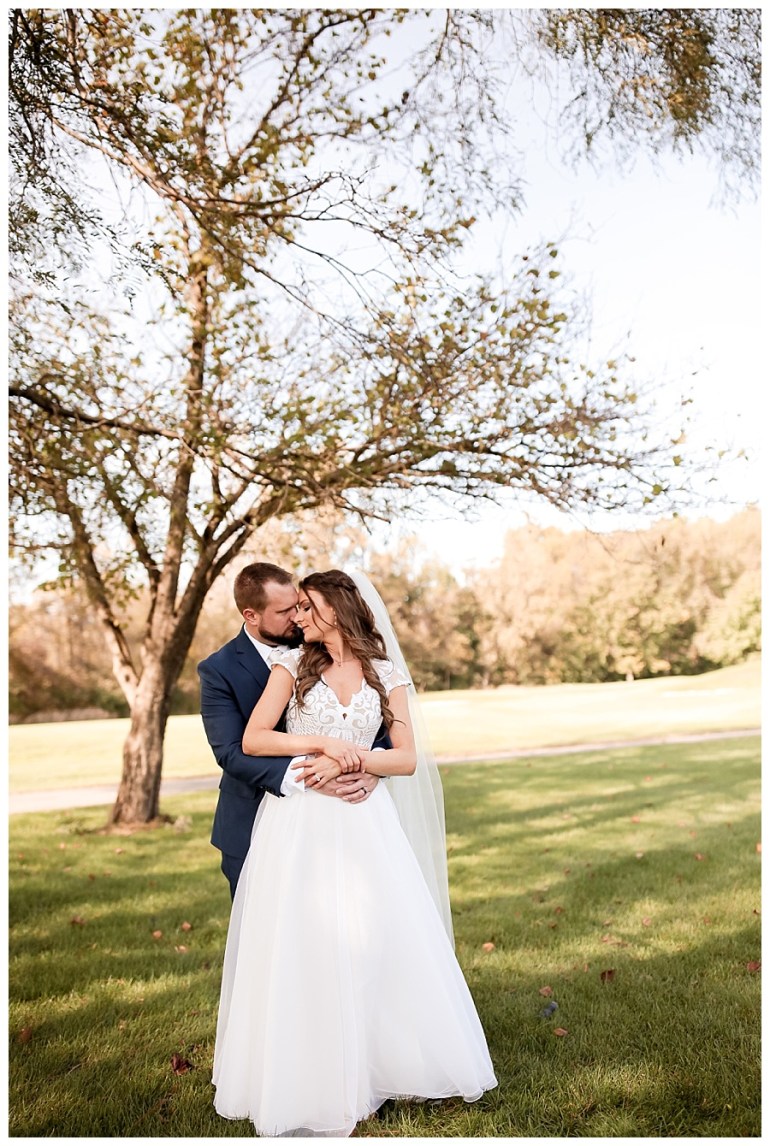 hawthorns-country-club-bride-flowers-wedding-photography-indianapolis